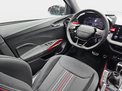 Skoda Fabia 1.0 TSi 116 DSG Monte Carlo (2025) - Foto 8