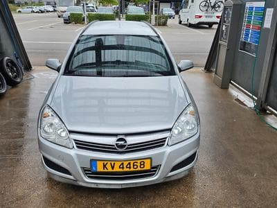 Opel Astra (2009) - Photo 1