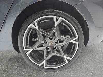 Cupra Leon 1.5 eTSi DSG 150 (2025) - Photo 6