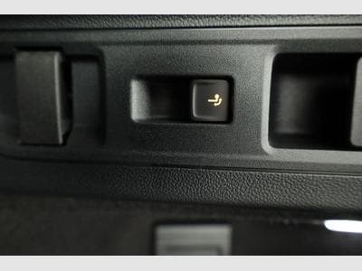 VW Passat Variant 2.0 TDI 142 kW 4Motion R-Line (2026) - Photo 13