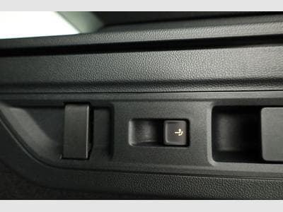 VW Passat Variant 2.0 TDI 142 kW 4Motion R-Line (2026) - Photo 13