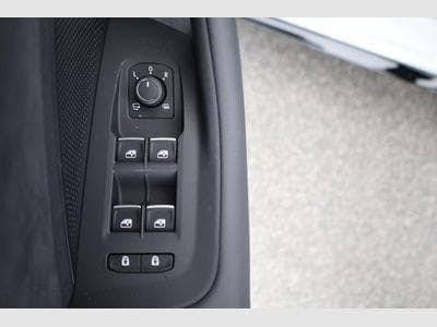 VW Passat Variant 2.0 TDI 142 kW 4Motion R-Line (2026) - Foto 8