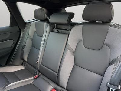 Volvo XC60 Facelift B5 Black Edition Plus / Essence (2025) - Foto 13