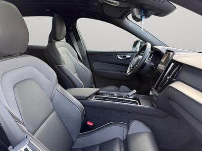 Volvo XC60 Facelift B5 Black Edition Plus / Essence (2025) - Foto 15