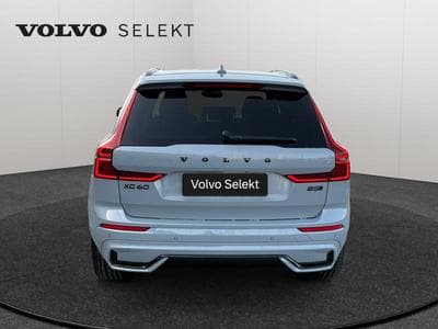 Volvo XC60 B5 Black Edition Plus / Essence (2025) - Foto 4