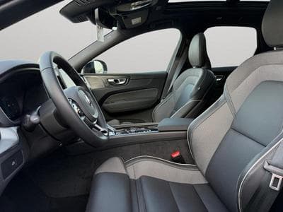 Volvo XC60 B5 Black Edition Plus / Essence (2025) - Foto 9