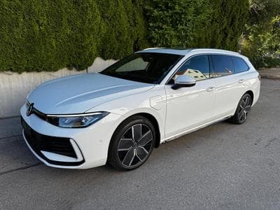 VW Passat Variant 1.5 TSI eHybrid 200 kW R-Line (2026) - Foto 1
