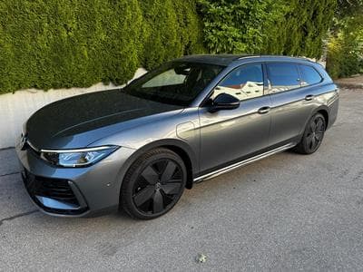 VW Passat Variant 1.5 TSI eHybrid 200 kW R-Line (2026) - Photo 1