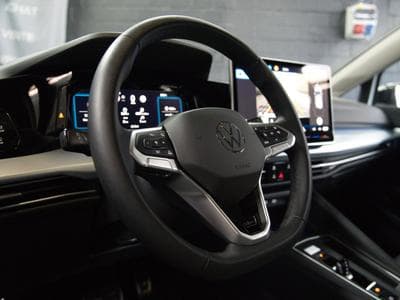 VW Golf Life Goal 2.0 TDI DSG7 150 CV ** Attelage ** Caméra ** (2025) - Photo 10