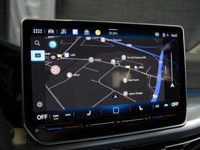 VW Golf Life Goal 2.0 TDI DSG7 150 CV ** Attelage ** Caméra ** (2025) - Foto 15