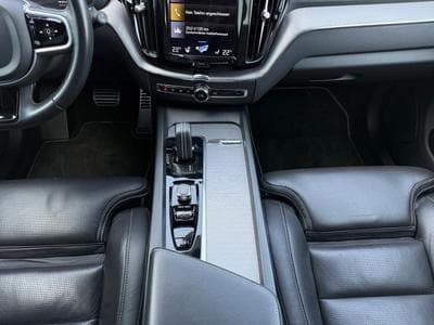 Volvo XC60 B4 R-Design / Diesel (2021) - Foto 11