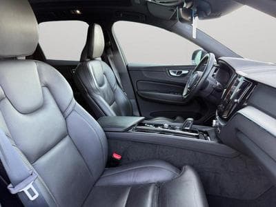 Volvo XC60 B4 R-Design / Diesel (2021) - Foto 15