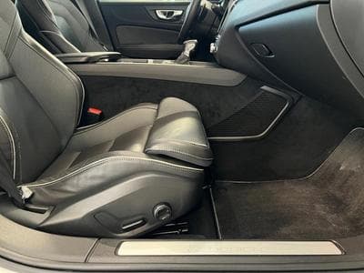 Volvo V60 R-Design (2020) - Photo 14