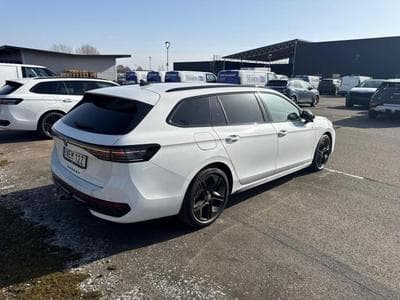 VW Passat Variant R-Line (2025) - Photo 4