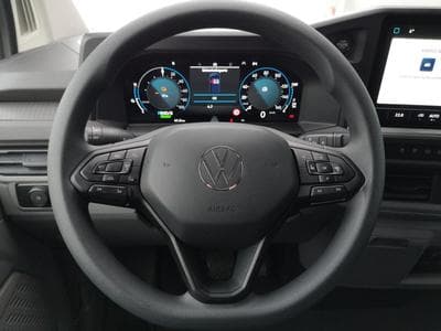 VW T7 BEV 100 kW RWD KR (2026) - Foto 6