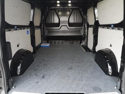 VW T7 BEV 100 kW RWD LR (2026) - Photo 8