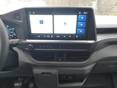 VW T7 BEV 100 kW RWD LR (2026) - Photo 7