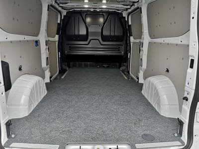 VW T7 BEV 100 kW RWD LR (2026) - Photo 8