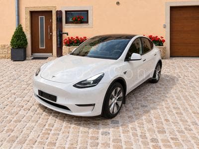 Tesla Model Y Long Range Dual Motor AWD (2023) - Photo 1