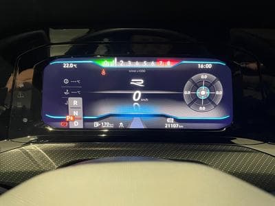 VW Golf R VIII 4 MOTION 2.0 TSI 320CV (2023) - Photo 2