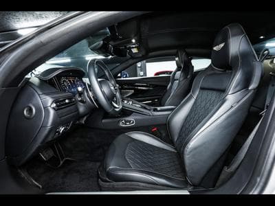 Aston-Martin DB12 COUPE 4.0 V8 BITURBO - ALUMINITE SILVER (2024) - Photo 11