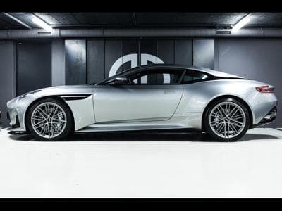 Aston-Martin DB12 COUPE 4.0 V8 BITURBO - ALUMINITE SILVER (2024) - Foto 2