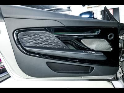 Aston-Martin DB12 COUPE 4.0 V8 BITURBO - ALUMINITE SILVER (2024) - Photo 9