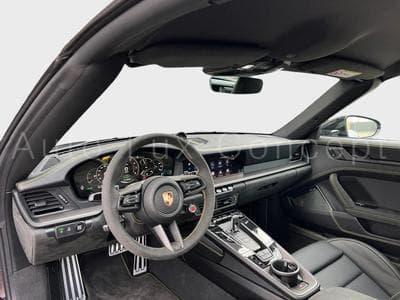 Porsche 911 Porsche 911 Targa 4 GTS (2026) - Photo 9