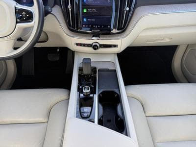 Volvo XC60 B4 Plus Dark / Essence (2023) - Foto 11