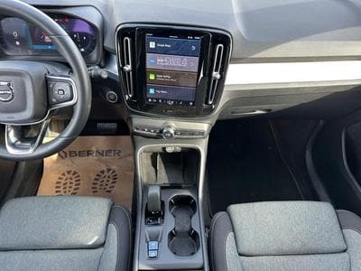 Volvo XC40 B3 Core / Essence (2024) - Foto 11