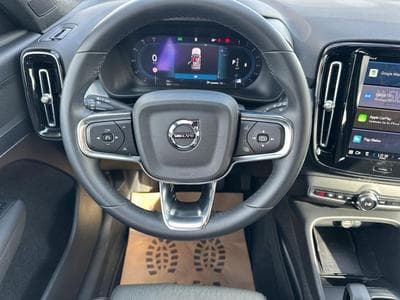 Volvo XC40 B3 Core / Essence (2024) - Foto 12