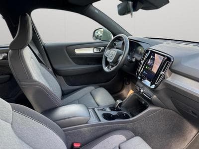Volvo XC40 B3 Core / Essence (2024) - Foto 15
