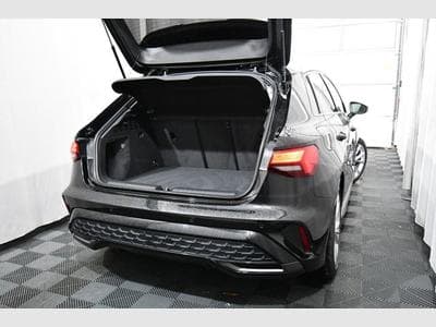 Audi A3 A3 Sportback 35 TFSI S line, Park A., Navi., ACC (2024) - Photo 4