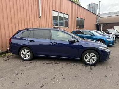 VW Golf 2.0 TDI 150CH Break DSG  Life (2022) - Photo 1