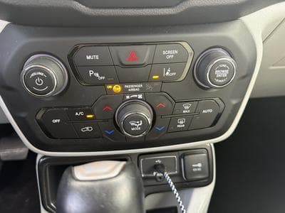 Jeep Renegade 1.3 LIMITED AUTO 150CV (2019) - Photo 9