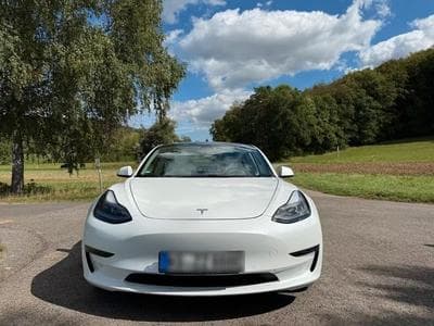 Tesla Model 3 (2021) - Photo 1