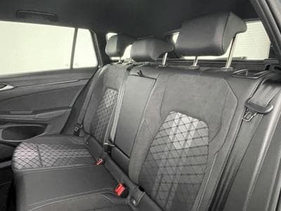 VW Golf Variant R-Line Edition (2026) - Photo 13