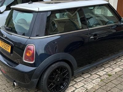 Mini Cooper R56 (2006) - Photo 1