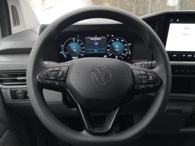 VW T7 BEV 100 kW RWD KR (2026) - Photo 6