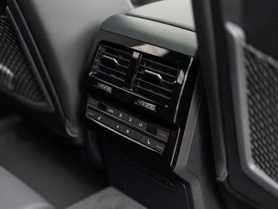 VW Touareg R-Line (2024) - Photo 13