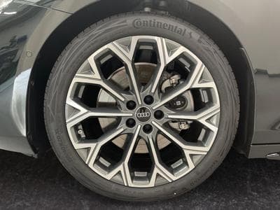 Audi A6 Avant S-Line 2.0 (2025) - Photo 11