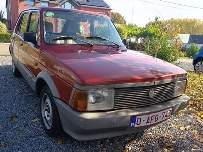 Fiat 127 900 / 5 portes (1983) - Photo 1