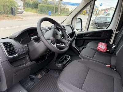 Peugeot Boxer 2.2 BlueHDI EAT8 190 L4H3 335 (2026) - Foto 8