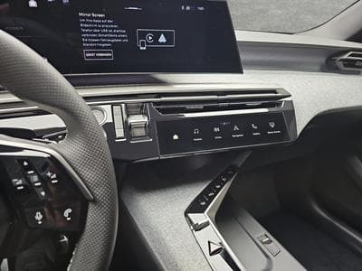 Peugeot 5008 1.2 PureTech 146 e-DSC6 GT (2025) - Photo 11