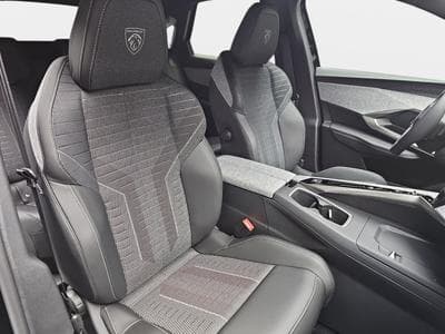 Peugeot 5008 1.2 PureTech 146 e-DSC6 GT (2025) - Photo 14