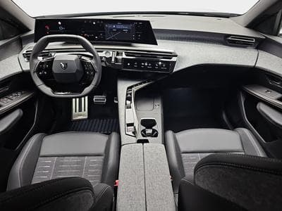 Peugeot 5008 1.2 PureTech 146 e-DSC6 GT (2025) - Photo 7