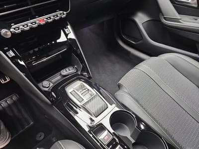 Peugeot 208 1.2 PureTech Hýbrid 110 E-DSC6 GT (2025) - Foto 13