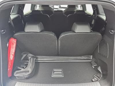 Peugeot 5008 1.2 PureTech 146 e-DSC6 ALLURE (2025) - Photo 13