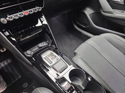 Peugeot 208 1.2 PureTech Hýbrid 110 E-DSC6 GT (2025) - Foto 13