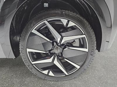 Peugeot 208 1.2 PureTech Hýbrid 110 E-DSC6 GT (2025) - Photo 6